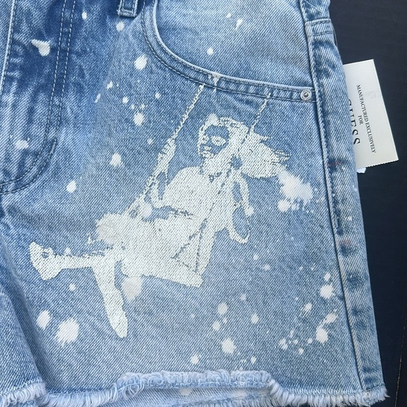 New GUESS Keep It Real Printed Denim Shorts SZ 27 - Picture 3 of 10